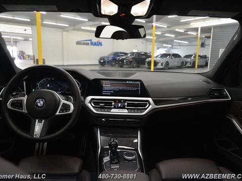 Used 2020 BMW 330i xDrive Sedan w/ M Sport Package AWD/4WD image 25