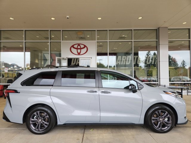 Used 2026 Toyota Sienna XSE AWD/4WD image 3