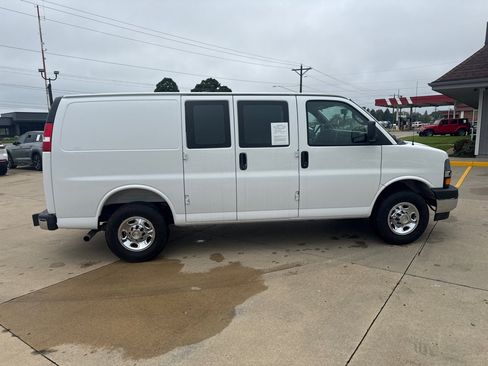 Used 2025 Chevrolet Express 2500 w/ Driver Convenience Package RWD image 6