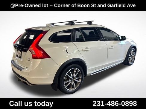 Used 2016 Volvo V60 T5 Cross Country Platinum AWD/4WD image 5