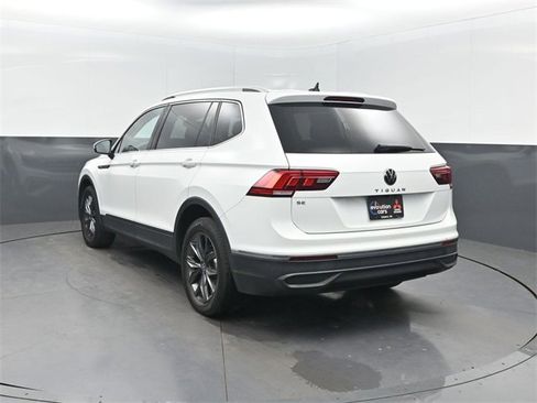Used 2022 Volkswagen Tiguan SE image 3