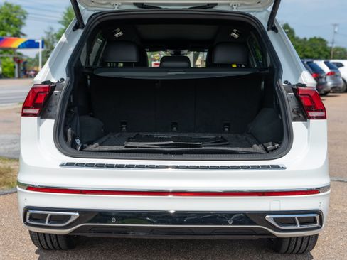 Certified 2024 Volkswagen Tiguan SEL R-Line AWD/4WD image 24