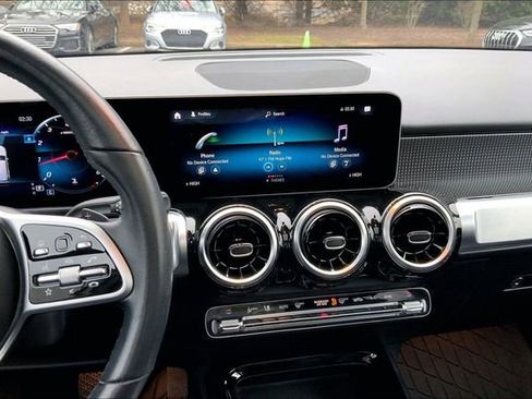 Used 2020 Mercedes-Benz GLB 250 4MATIC image 6