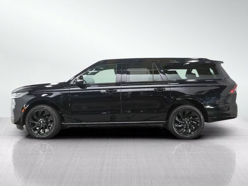Used 2025 Lincoln Navigator L Reserve w/ Jet Appearance Package AWD/4WD image 2