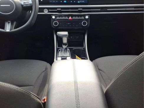 Used 2025 Hyundai Tucson SEL FWD image 12