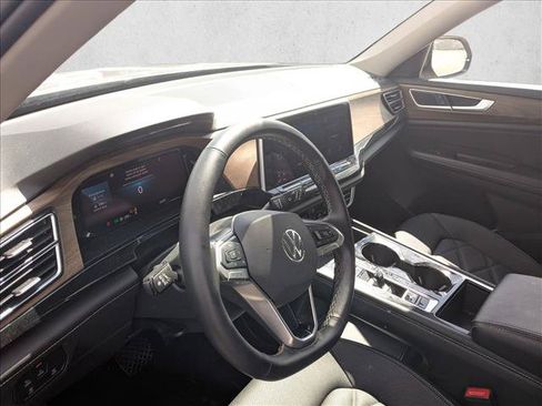 Used 2025 Volkswagen Atlas SE FWD image 10