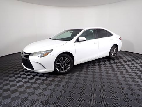 Used 2016 Toyota Camry SE image 8
