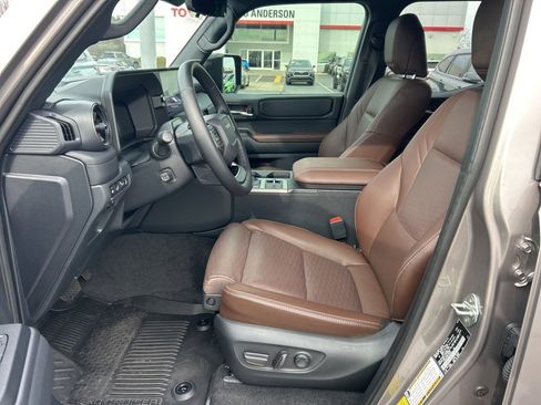 Used 2025 Toyota Land Cruiser image 2