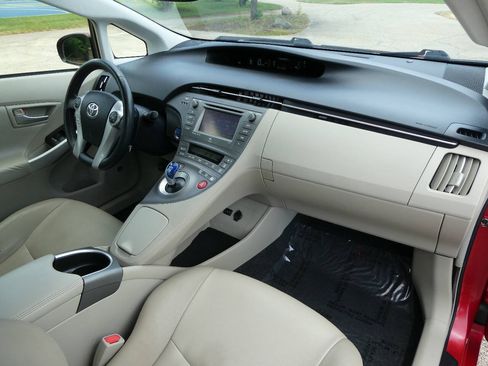 Used 2015 Toyota Prius Four FWD image 30