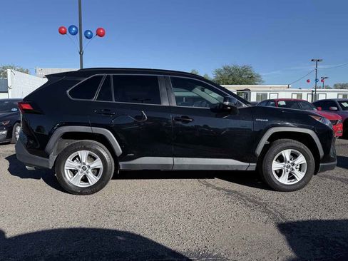 Used 2019 Toyota RAV4 LE image 8