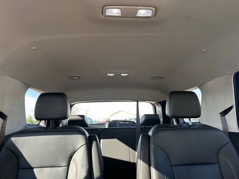 Used 2021 Chevrolet Traverse LT w/ LT Premium Package AWD/4WD image 35