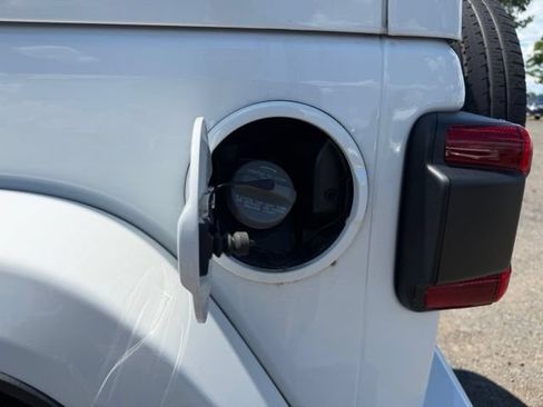 Used 2023 Jeep Wrangler Unlimited Sahara AWD/4WD image 38