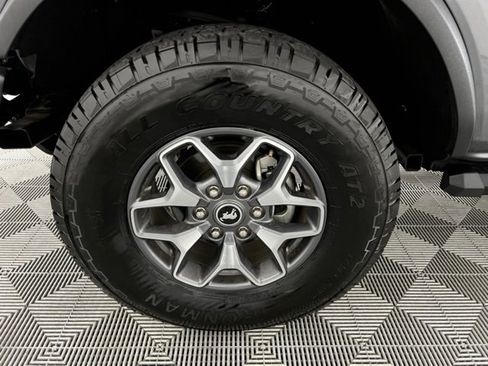 Used 2023 Ford Bronco Badlands image 11