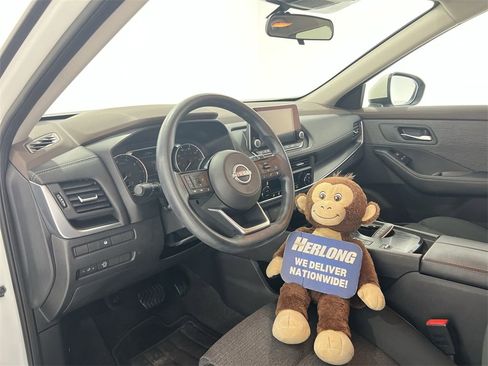 Used 2023 Nissan Rogue SV image 9