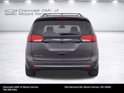Used 2018 Chrysler Pacifica Touring-L Plus FWD image 8
