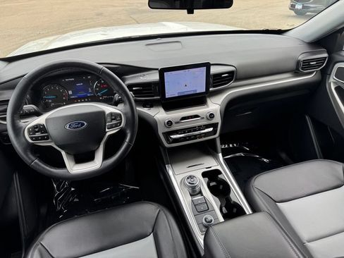 Used 2023 Ford Explorer XLT w/ Equipment Group 202A AWD/4WD image 5