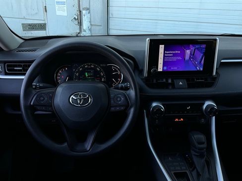 Used 2025 Toyota RAV4 XLE image 14