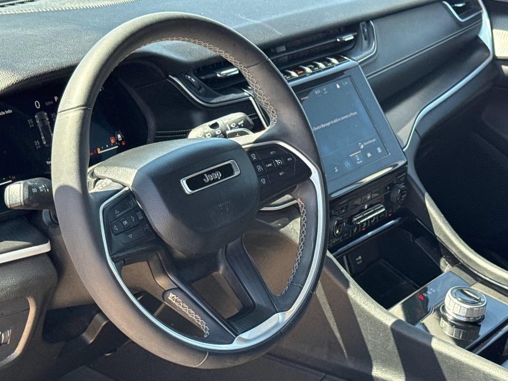Used 2023 Jeep Grand Cherokee Altitude RWD image 18