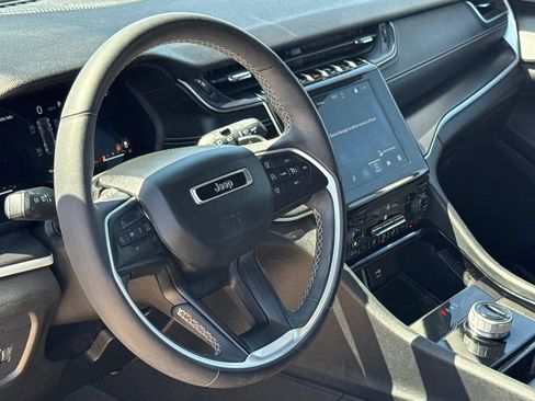 Used 2023 Jeep Grand Cherokee Altitude RWD image 18