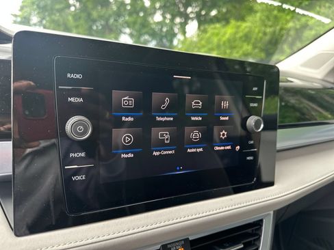 New 2026 Volkswagen Taos SE AWD/4WD image 14
