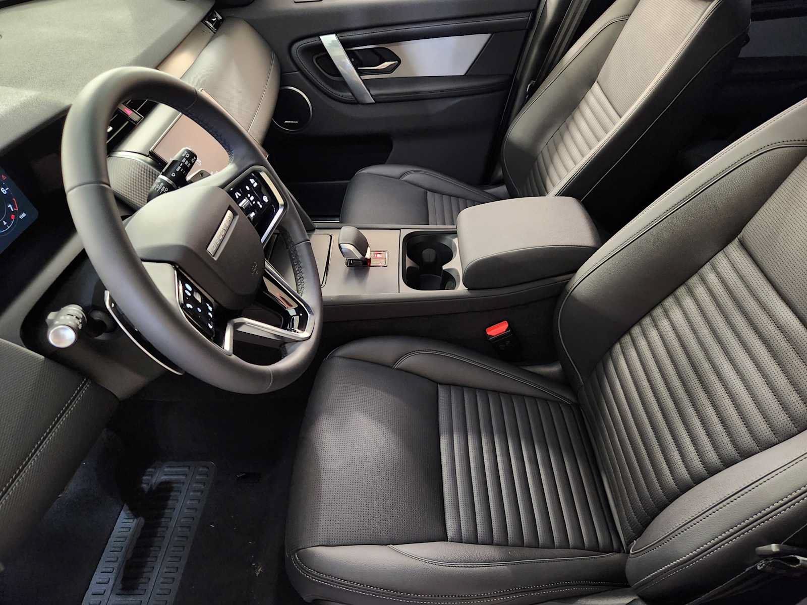 Used 2026 Land Rover Discovery Sport Landmark AWD/4WD image 14