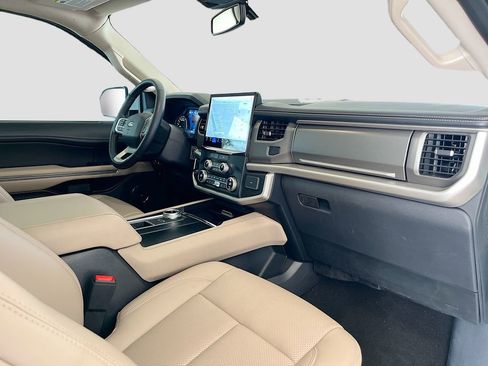 Used 2024 Ford Expedition XLT image 31