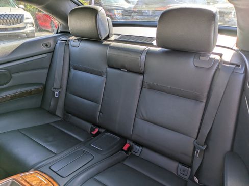 Used 2011 BMW 335i Convertible image 16