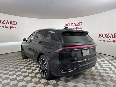 Used 2025 Lincoln Nautilus Black Label image 6