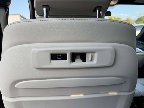 Used 2020 BMW X5 xDrive50i w/ Premium Package AWD/4WD image 18