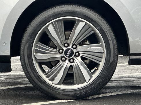 Used 2019 Lincoln Navigator Reserve image 28