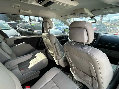 Used 2011 Chrysler Town & Country Touring-L w/ Entertainment Group #2 image 17