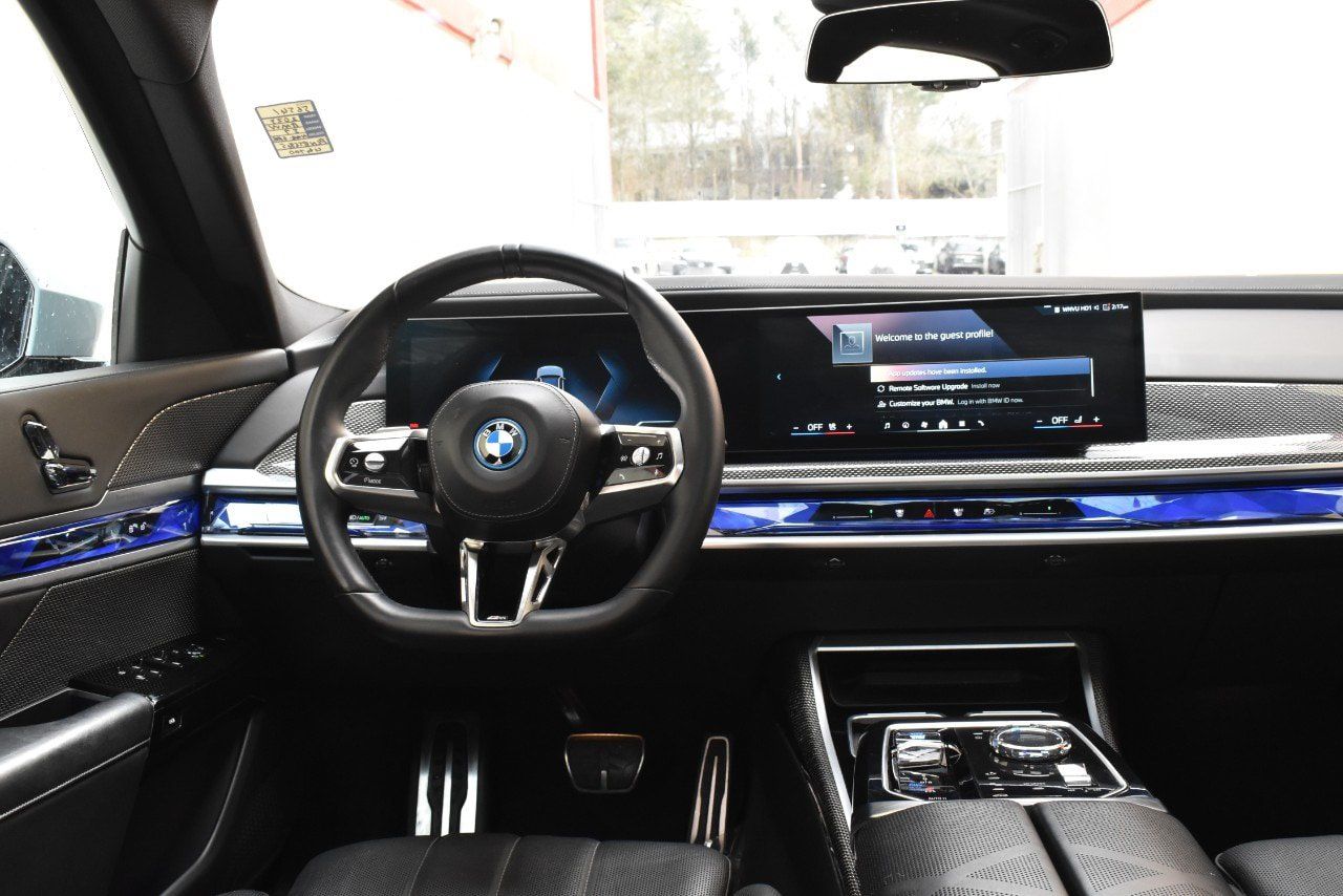 Used 2023 BMW i7 xDrive60 AWD/4WD image 27