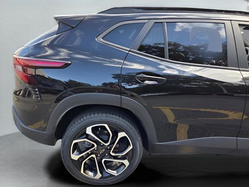 Used 2024 Chevrolet Trax RS image 10