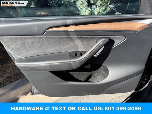 Used 2023 Tesla Model Y Performance AWD/4WD image 16