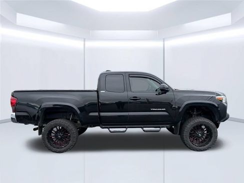 Used 2021 Toyota Tacoma SR5 w/ SR5 Appearance Package (SM) AWD/4WD image 6