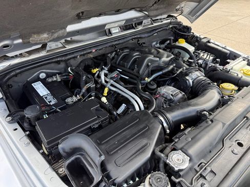 Used 2013 Jeep Wrangler Sahara w/ Connectivity Group AWD/4WD image 28