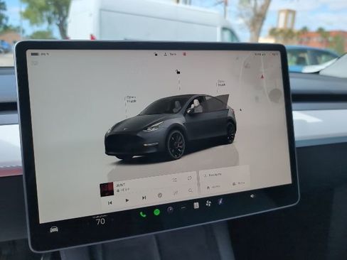 Used 2022 Tesla Model Y Performance image 12