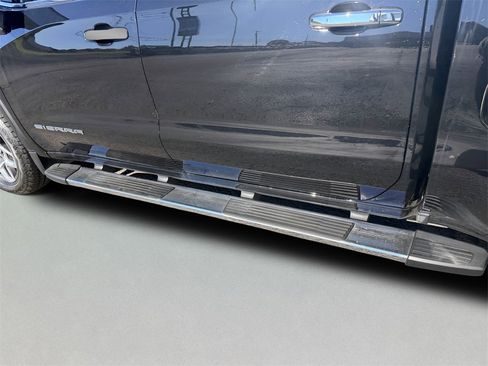 Used 2023 GMC Sierra 1500 SLT w/ SLT Premium Package image 11