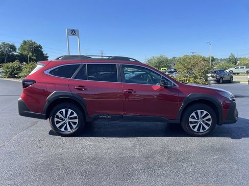 Certified 2025 Subaru Outback Premium AWD/4WD image 4