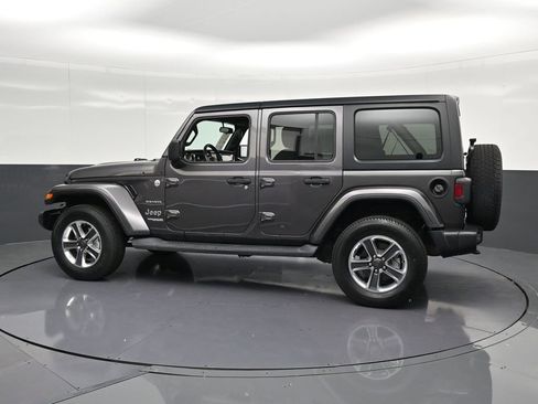 Used 2018 Jeep Wrangler Unlimited Sahara AWD/4WD image 8