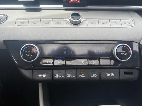 Used 2023 Hyundai Elantra Limited w/ Cargo Package image 33