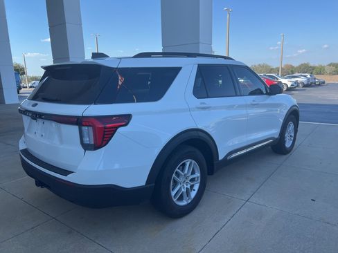Used 2025 Ford Explorer Active image 5
