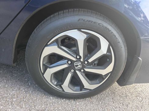 Used 2017 Honda Accord EX image 9