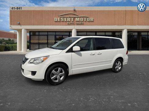 Used 2010 Volkswagen Routan SE FWD image 1
