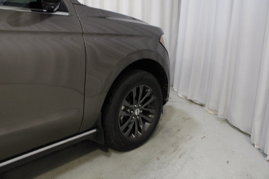 Used 2019 Ford Expedition Limited w/ Equipment Group 301A AWD/4WD image 29
