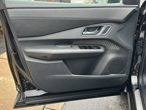 Used 2024 Nissan Ariya AWD image 15