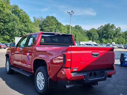 Used 2025 Toyota Tacoma SR5 AWD/4WD image 3