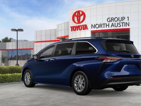 New 2026 Toyota Sienna XLE image 6