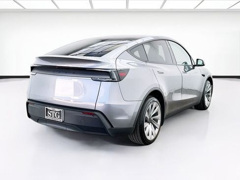 Used 2026 Tesla Model Y 2WD image 4