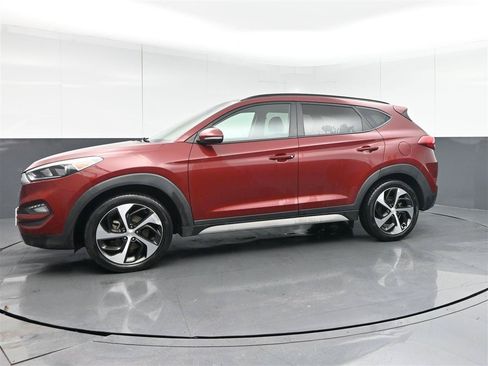 Used 2018 Hyundai Tucson Value w/ Cargo Package FWD image 8